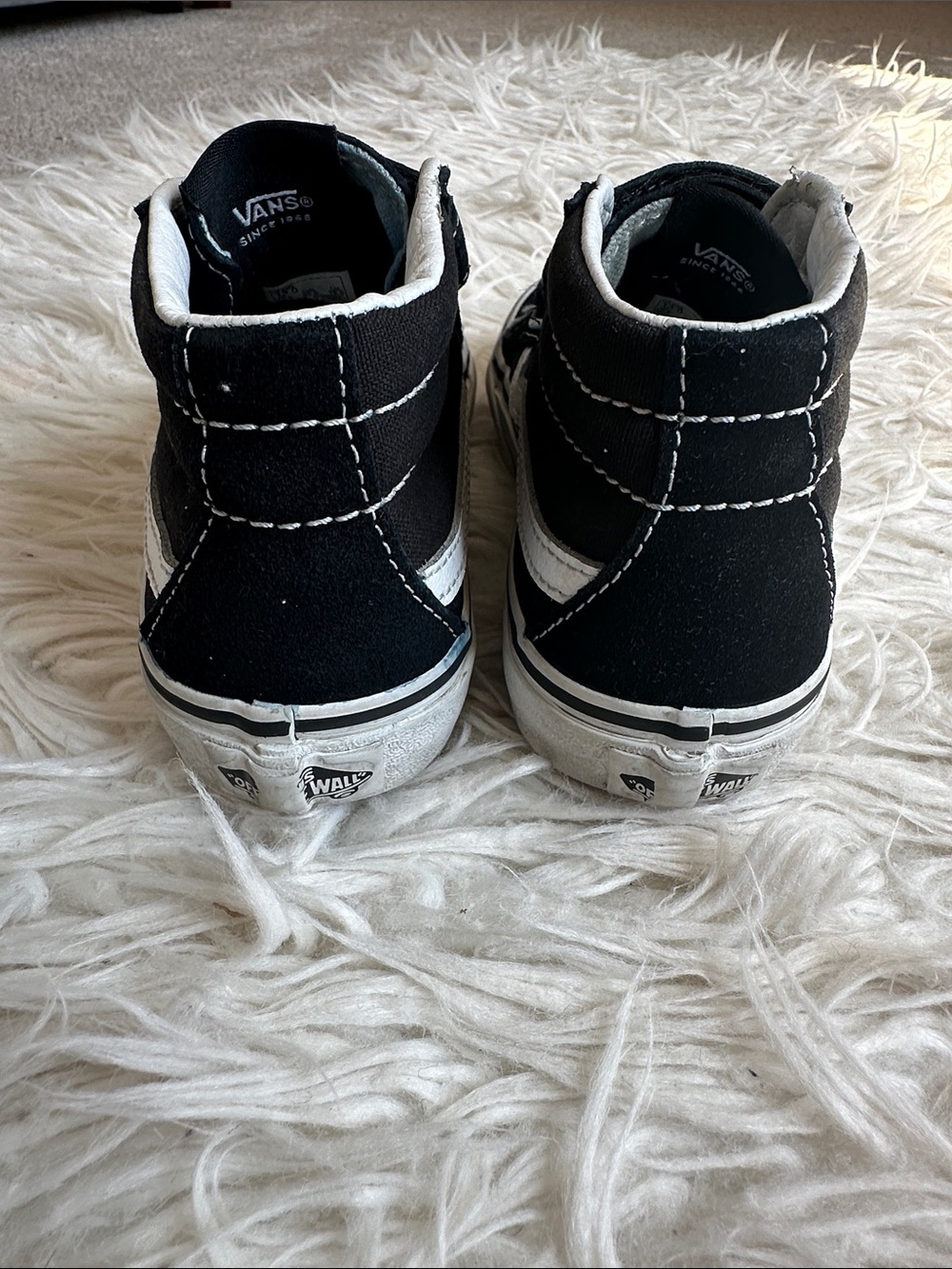 Vans Kids Black and White Velcro Sk8-Mid Sneakers size 13 - Picture 3 of 6